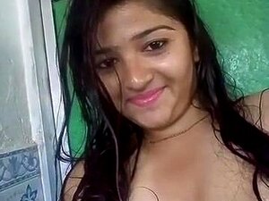 Sumérgete en el atractivo seductor de una impresionante mujer