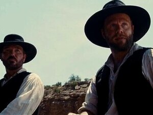 January Jones nude - Sweetwater - 2013. El clip ha sido tomado de la