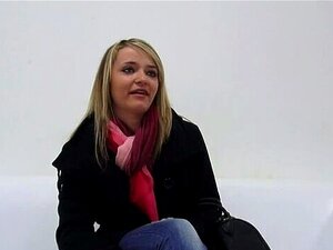 Viaja en el tiempo con Sabina en este video ardiente. Descubre el