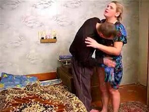 Señora madura y un chico