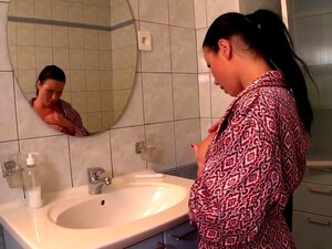 La increíble estrella porno Klaudia Hot en una fabulosa escena de