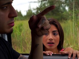 Michelle Martinez es sometida a sexo rudo por un tipo musculoso. Una