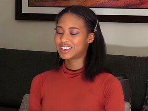¡La belleza negra de 18 años Crissy Floyd es follada por una verga