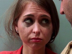 Maduras tetonas dominan el sexo rudo con la pequeña Riley Reid. La