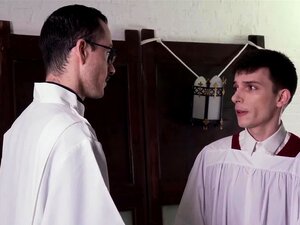 El chico del altar fresco obedece a su padrastro y le dan duro por el