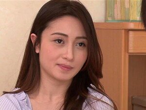 La belleza japonesa de tetas grandes disfruta de un sexo secreto con