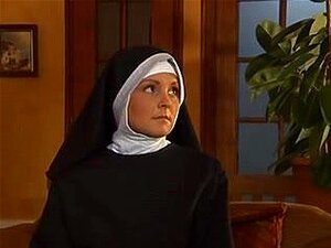 Sexy monja toma al sacerdote Ramrod en su wazoo y coño