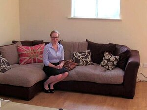 Una rubia gordita follada en el culo en el casting. La rubia gordita