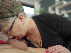 Alex Q (treinta) Petra (Eu) (61) La abuela Petra se lleva a casa a un