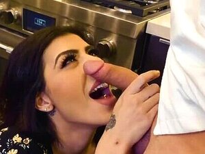 Mira a Audrey y Wylde en una escena de realidad ardiente de amantes