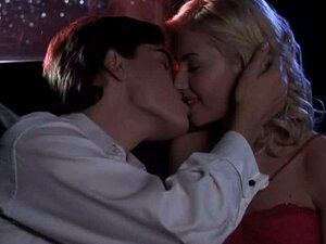 Celebridades desnudas Elisha Cuthbert montando a su pareja de