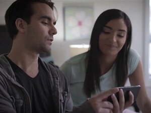 El tío político Logan Pierce follando a Emily Willis se estiró el