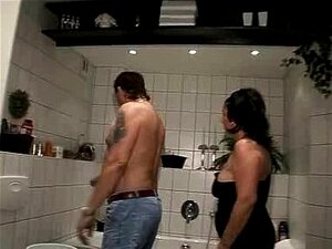 Madura Susi follada en su baño por snahbrandy