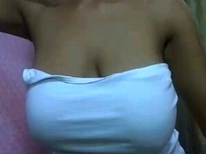 Cam Babe con tetas enormes