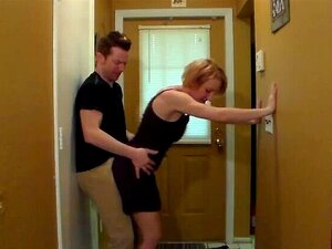 Prepárate para un paseo salvaje mientras esta sexy mujer toma el