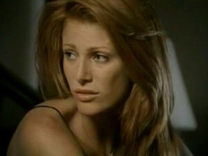 Angie Everhart - Corazón de piedra