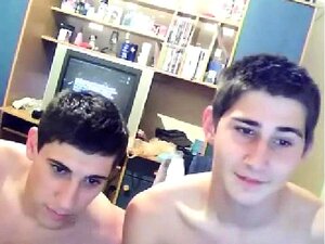 pareja de hermanastros