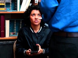 Una ladrona tetona follada duro por un guardia de seguridad