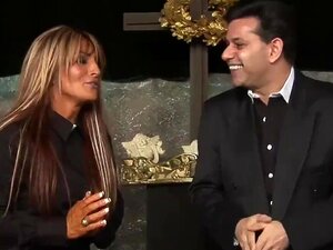 Monjas seductoras invitan a sacerdotes a un fascinante sexo grupal