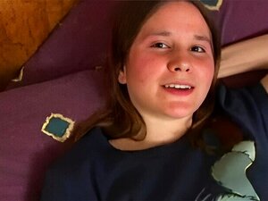 GF corpulento con sobrepeso con vagina tupida chupando y golpeando a