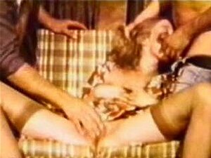 Rubia cachonda DP Vintage Loop