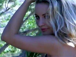El caliente video porno de Blonde Centerfold,
