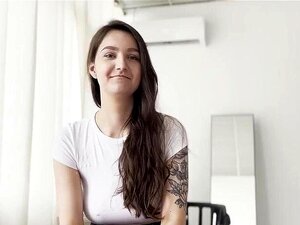 Mira Putalocura: Alice - ¡Follada Viciosa con Dama fresca ahora! -