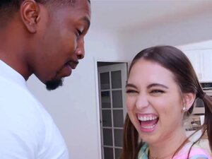 La pequeña y linda Riley Reid se encuentra con una monstruosa polla