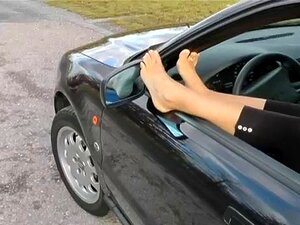 fetiche descalzo con leggins provocando (sexo con ruedas)