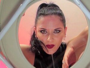 Femdom pissing - parte ii. Caroline pierce - femdom pissING - parte ii