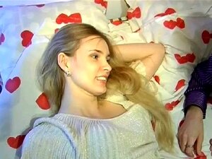Su novio que vendió esta belleza linda a un rico desconocido. Su