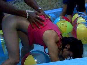 Calvo negro sacudiendo coño