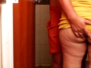 Ven al baño y te follaré como nadie te ha follado antes. Descubre el