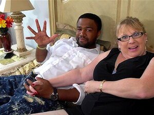 Mira a las curvas exuberantes de Jess y Rachel satisfacer sus deseos