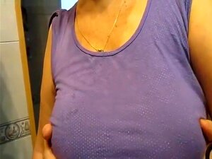 Grandes tetas latinas y argentinas agarrando las tetas de mi esposa!!!