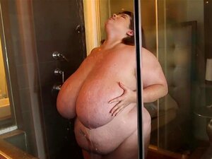 ¡Ponte caliente y sucio con la belleza BBW, Lexxxi Luxe! Mírala