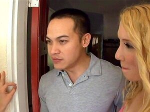 Chupada explícita de polla. El semental solo es chupado y lamido por