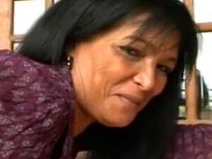 Sexo con mamá latina de grandes tetas