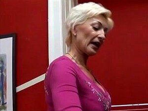 Una mayor tetona adquiere una follada