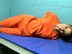 Prisionera atada para el transporte (Ella no regresará)