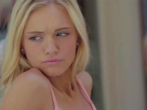 La linda rubia Alex Grey seduciendo a su novio cachondo, cuando se dio