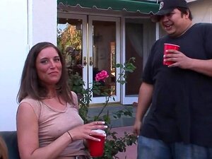 Fiesta universitaria de fraternidad con Tori Black y Jamie Elle