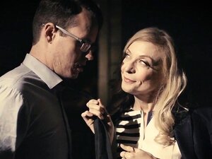 Mujer mayor y tetona se la follan y recibe esperma