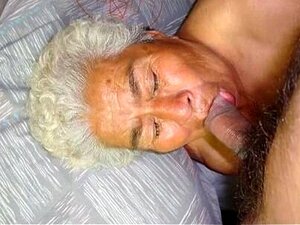 Abuelas mexicanas posan sin sujetador frente a la cámara y se pajean