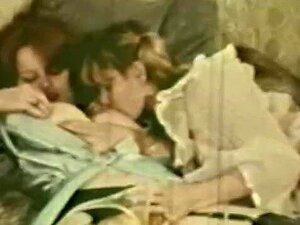 Lesbian Peepshow Loops 534 70 y 80 - Escena 2