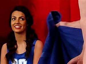 Echa un vistazo al vestuario caliente mientras una seductora belleza