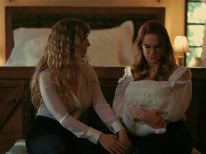 Esposas, Elizabeth y Terri quieren formar una familia política