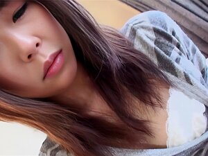 Dulce chica asiática recibe creampie después de ser follada en POV