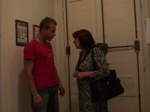 Esposa atrapada engañando con una vieja mamá tetona