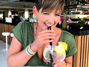 ESCORT BROOKS CHUPA Y SE FOLLA AL CLIENTE XXX